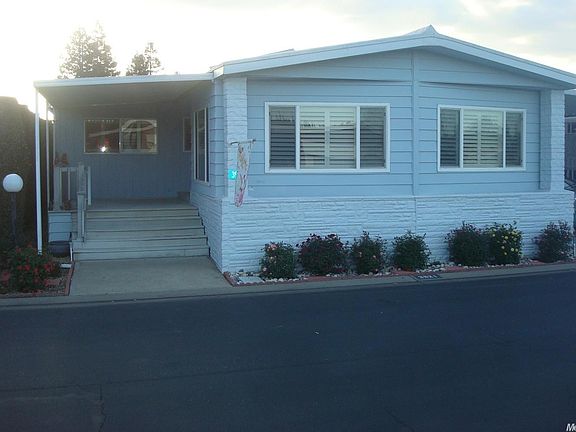 closer picture of the front of the home.