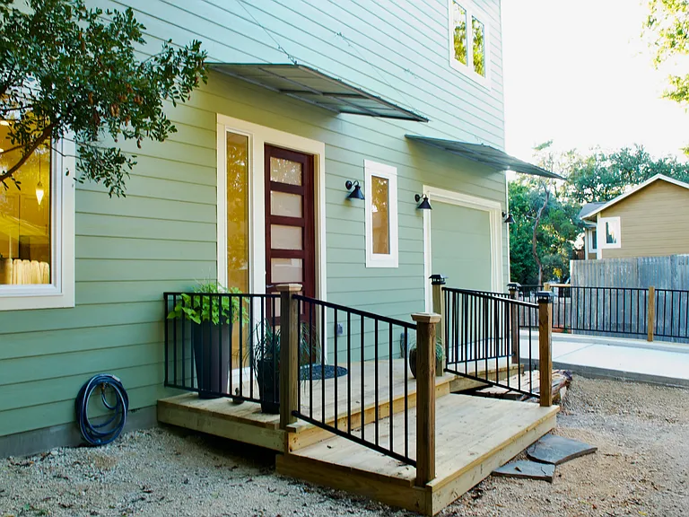 Great front porch space.