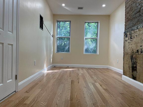 2nd image of 310 Evergreen Ave #2R