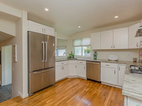 5th image of 18 Lauren Ave