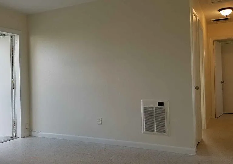 617 Joel Blvd #B — Photo 3