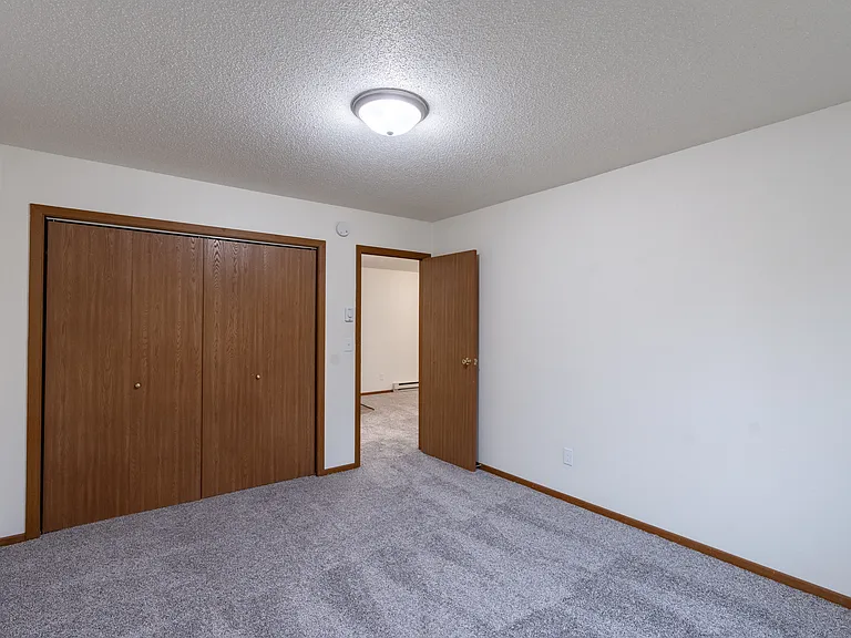 Fargo, ND Brownstone Apartments | 22A | Bedroom