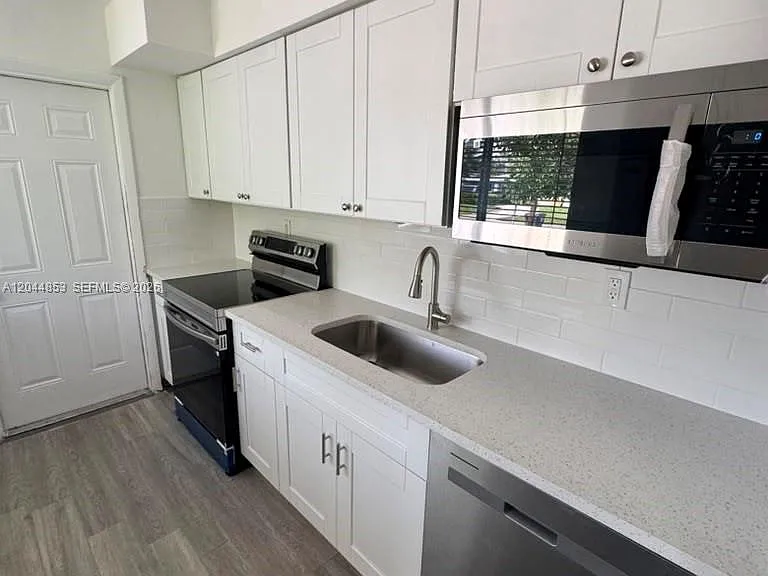 2396 NE 5th Ave — Photo 5