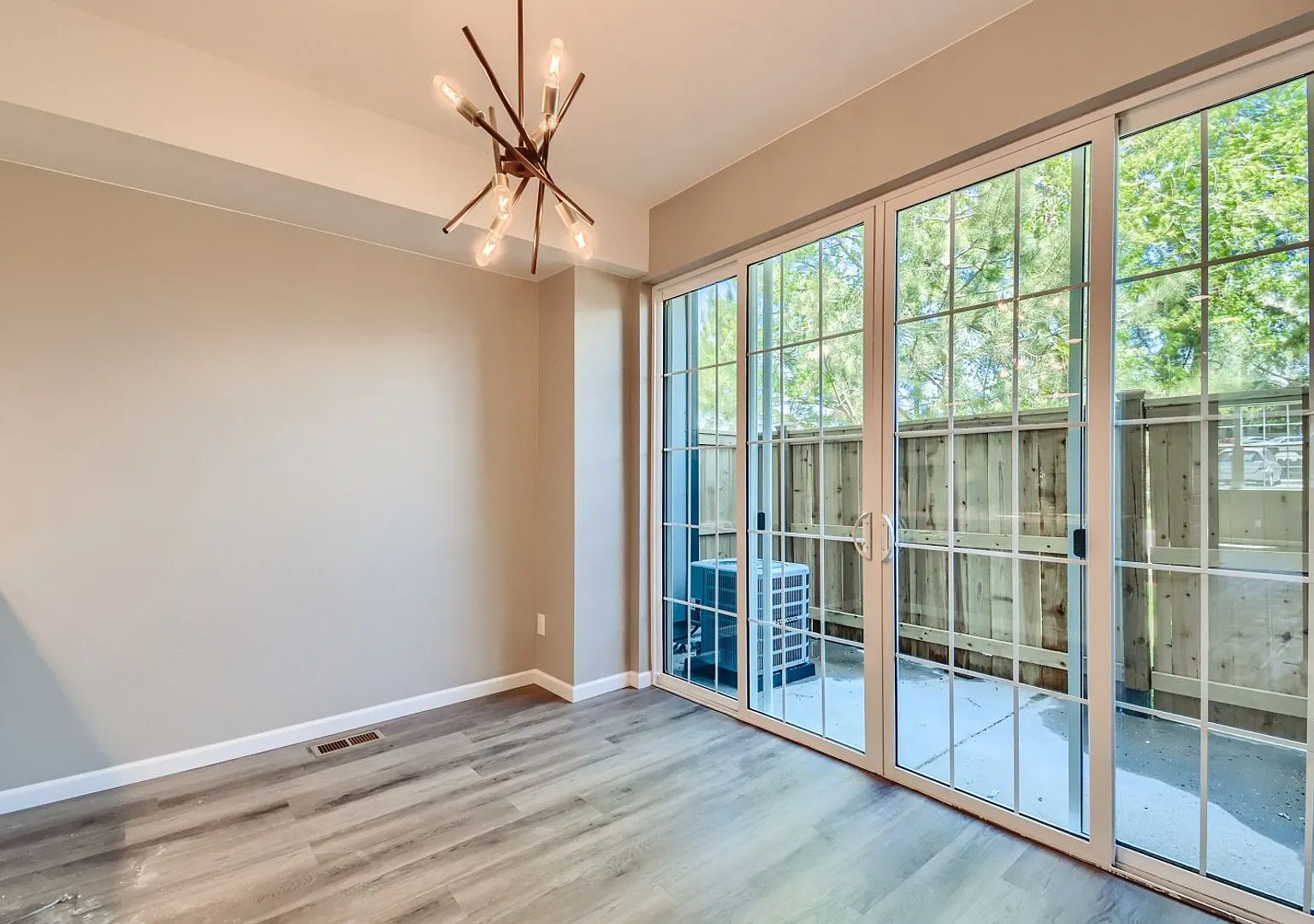 Lovely Townhome near Edgewater with Bonus Space — Photo 3
