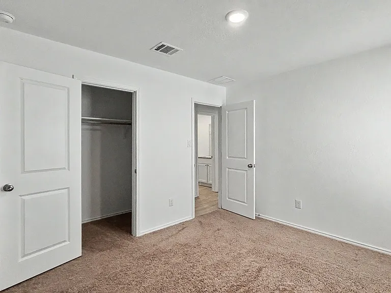 9211 Saint Jerome — Photo 15