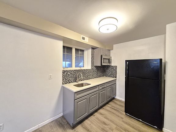 4th image of 112 Adams Ave #1