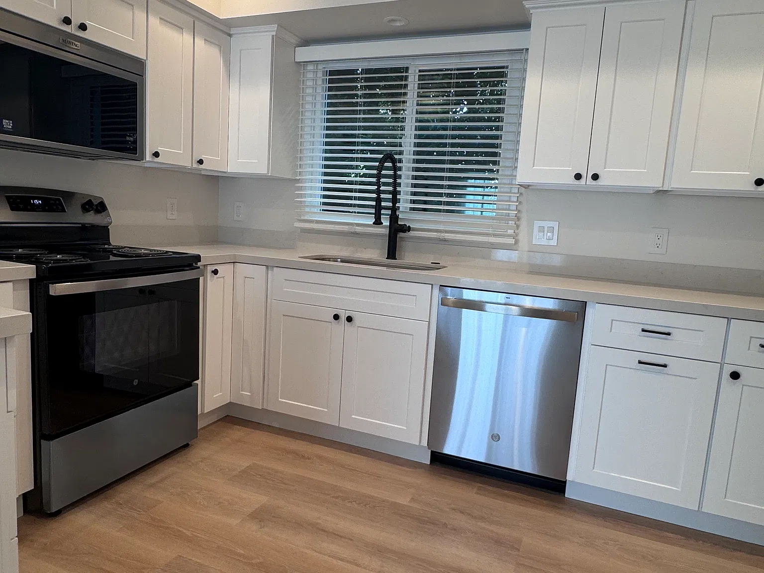 2 bed, 650 sqft, $3,600 — Photo 2