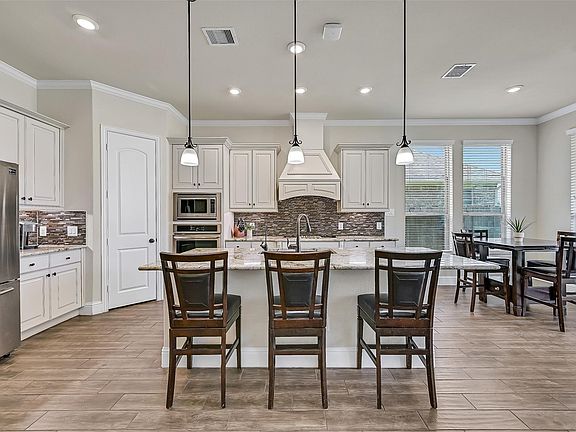 3rd image of 1645 Longwood Glen Ln