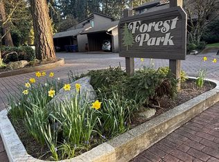 19117 Ballinger Way NE APT 202, Lake Forest Park, WA 98155