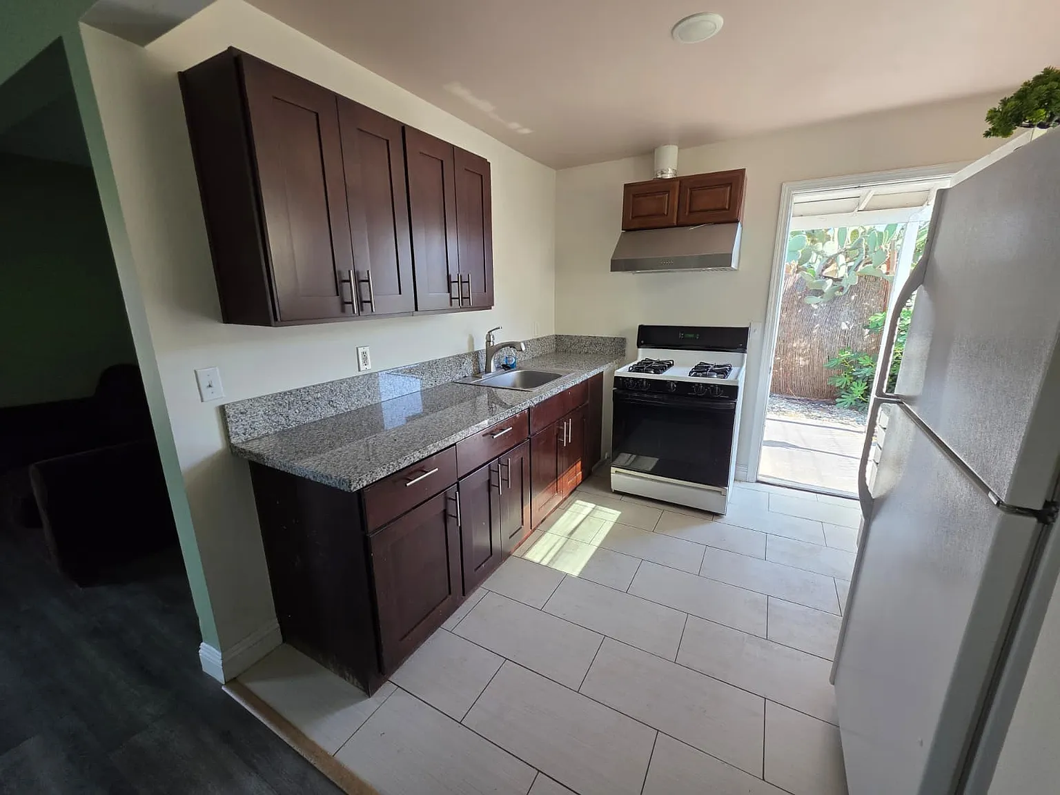 2 bed, 700 sqft, $2,250 — Photo 4