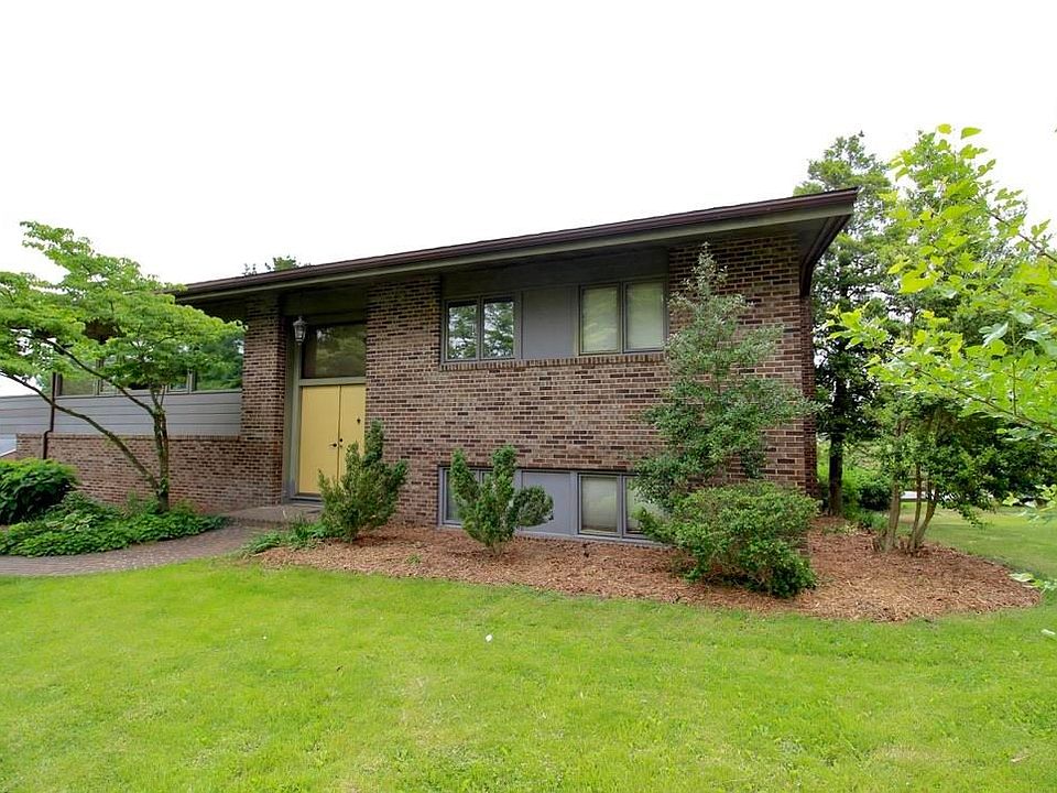 1st image of 1602 Hillcrest Dr