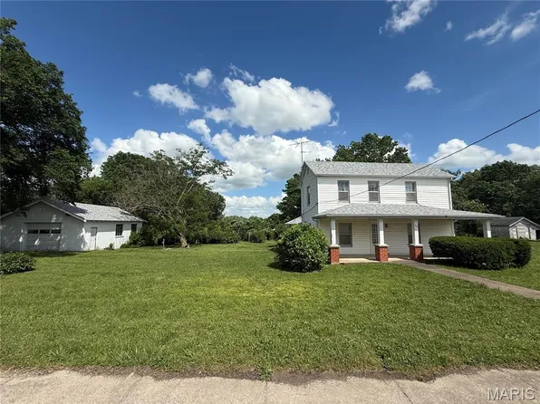 302 Lombar St, Iberia, MO 65486