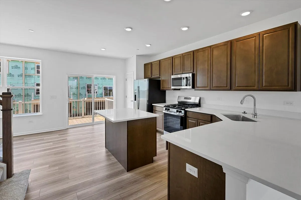 3 bed, 2.5 bath, 1764 sqft, $2,749 — Photo 3