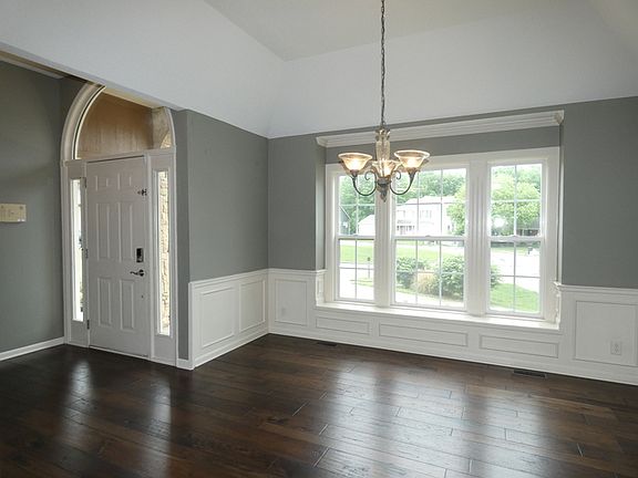 4th image of 1748 Collins Dr