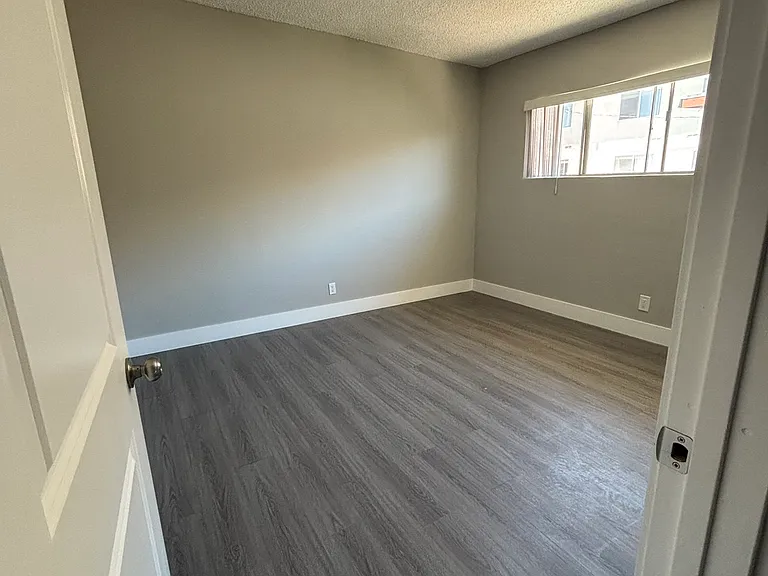14012 Doty Ave #18-1 — Photo 12