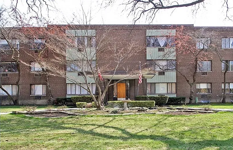 3453 W Bryn Mawr Ave #2B