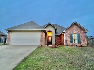 304 Shadow Creek Ave, Pineville, LA 71360