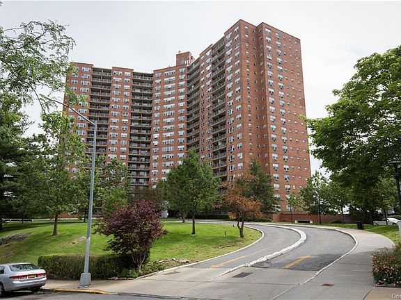 3rd image of 5900 Arlington Ave APT 17S