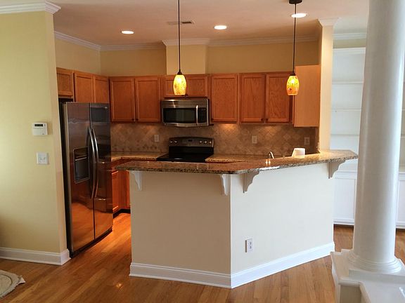 Kitchen w/ Stainless & granite