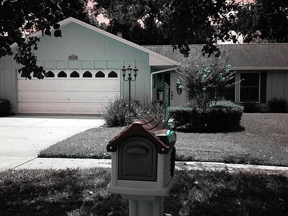 3rd image of 1818 Crownwood Dr