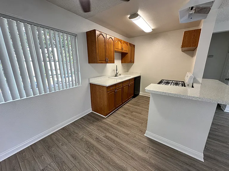 Courtyard Square Apartments — Photo 10