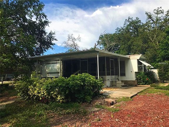 3rd image of 1556 Oak Ln
