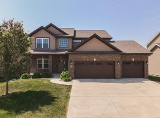 29 Dry Sage Cir, Bloomington, IL 61705