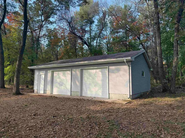 Pioneer Rd, Clintonville, WI 54929