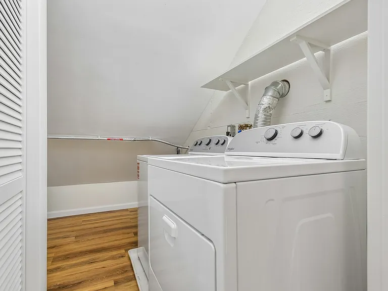 1572 Whitney Ave #2 — Photo 18