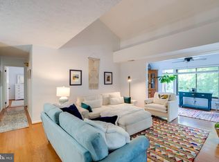 2293 Hunters Run Dr, Reston, VA 20191