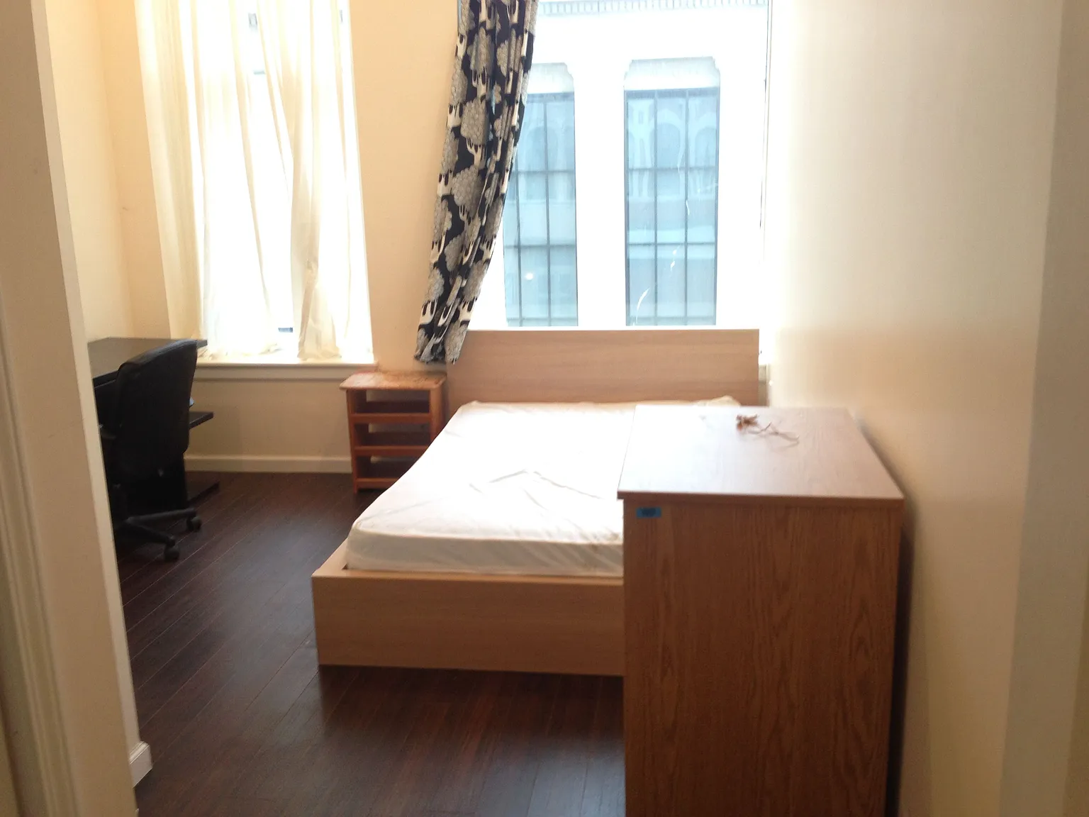 5 bed, 5.0 bath, 2200 sqft, $3,750 — Photo 4