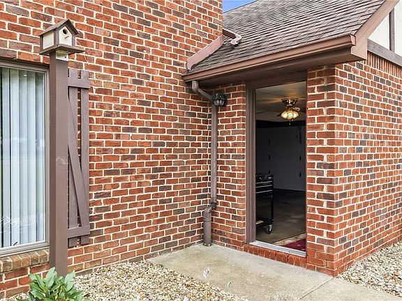 5th image of 817 Pearson Cir Unit 2