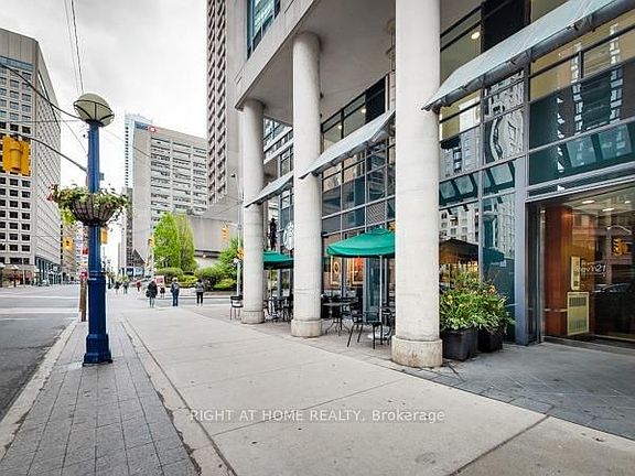 3rd image of 1121 Bay St #1907