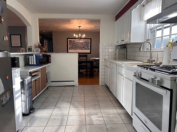 4th image of 66 Buckingham Dr