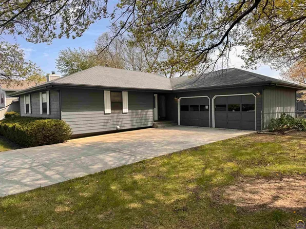 6325 SW 27th St, Topeka, KS 66614