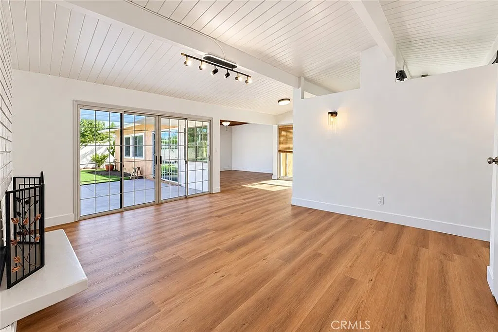4 bed, 1839 sqft, $4,599 — Photo 3