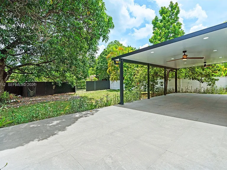 56 Whitethorn Dr — Photo 22