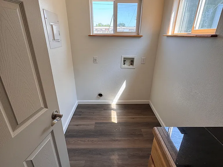 Linda Vista Dr — Photo 9