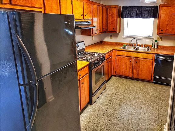 4th image of 3417 Herbert Dr