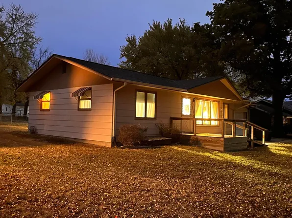1115 L St, Fairbury, NE 68352