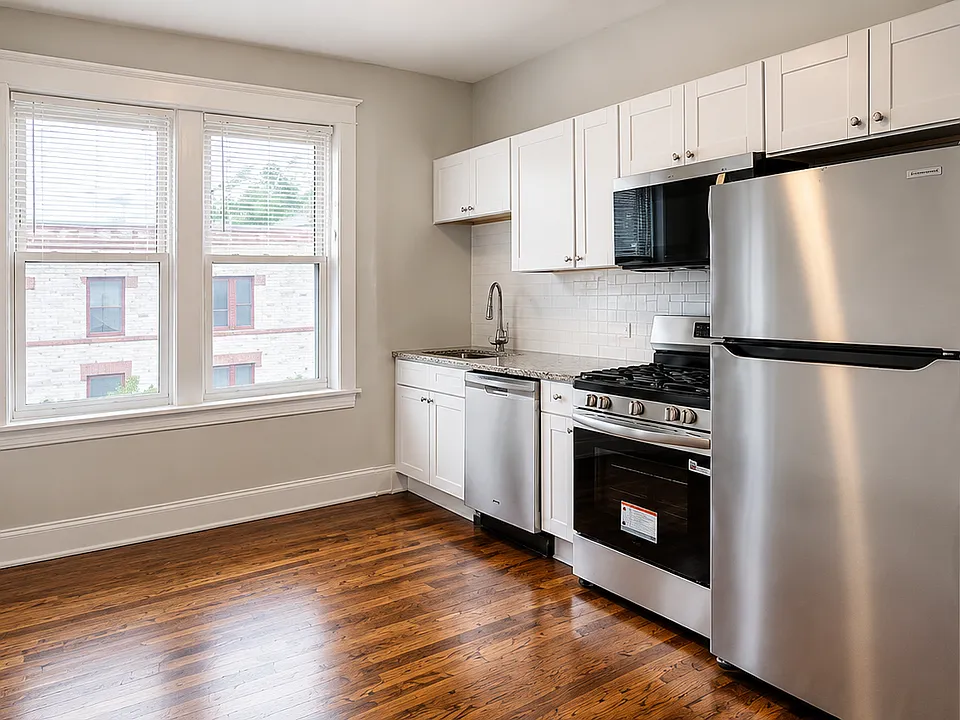 901 N Leavitt St #3