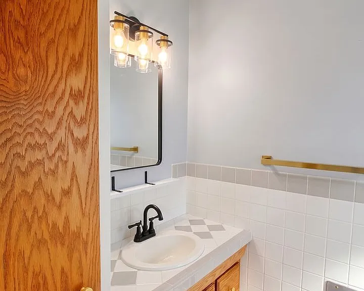 1823 Lawndale Ave — Photo 14