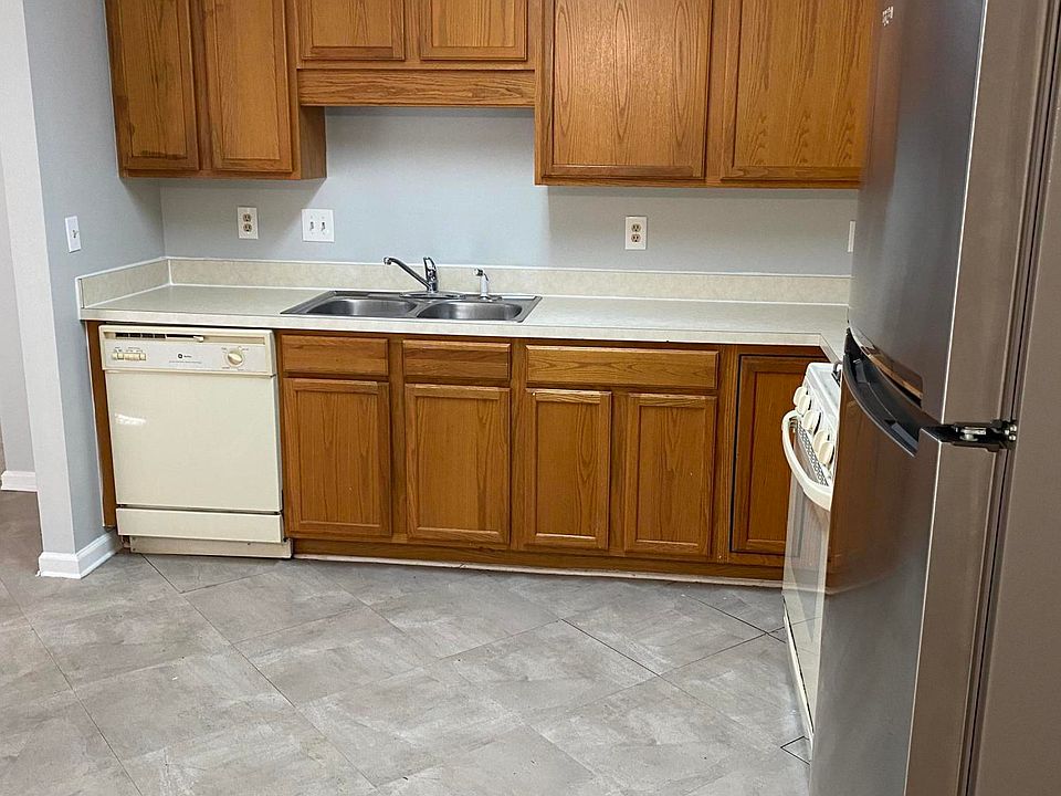1st image of 2005 Coldfield Dr W