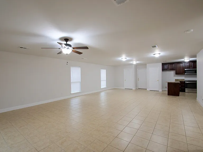 4702 Mariner Dr — Photo 10