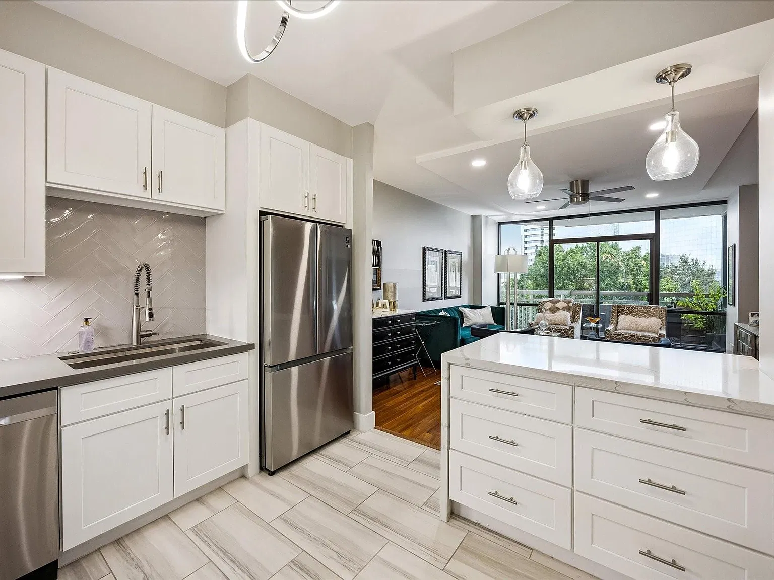 2 bed, 2.0 bath, 1262 sqft, $3,000 — Photo 3