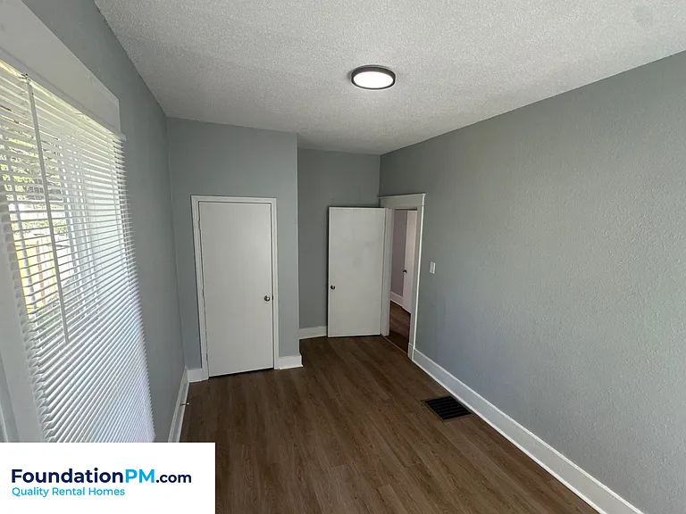 1688 Glenview Ave — Photo 10