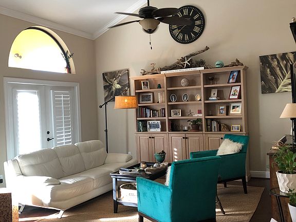 Open plan / 26 ft ceilings
