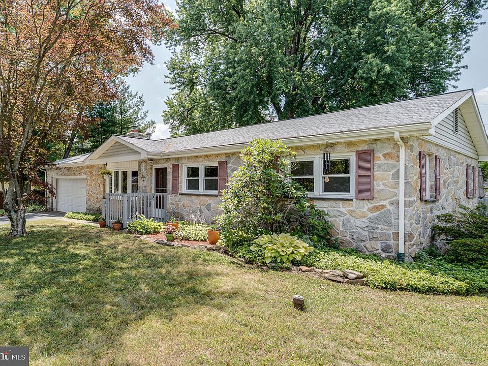 1st image of 12 Heather Ln