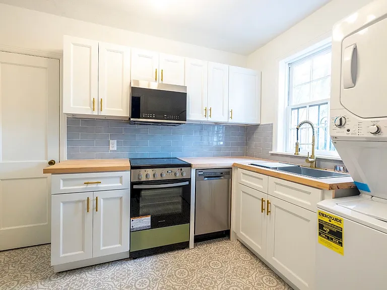 3411 Bull St — Photo 5