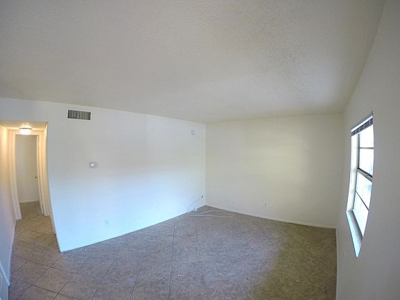 4th image of 1630 Jefferson Ave APT 105